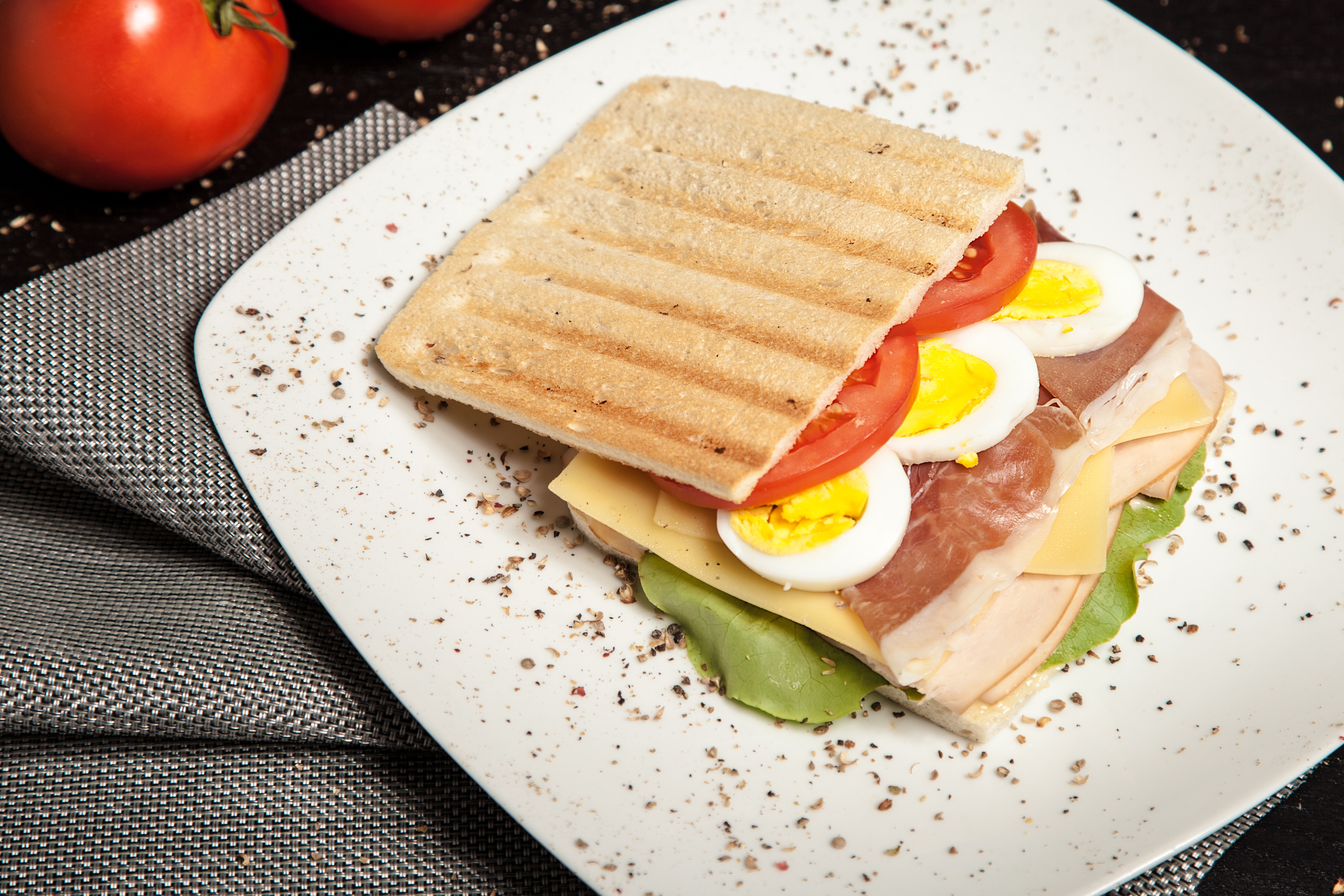 picnic-sandwich-lunch-on-flatbread-cured-meat